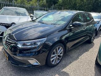 Vaurioauto  passenger cars Renault Mégane 1.2 TCe GT-Line 2017/6