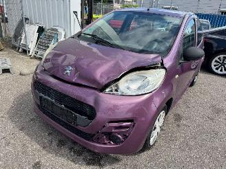 Vaurioauto  passenger cars Peugeot 107 1.0 Access Accent 2013/2