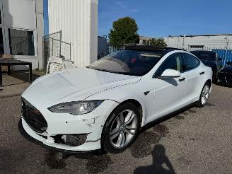 damaged passenger cars Tesla Model S 70D Base 333 PK 2015/9