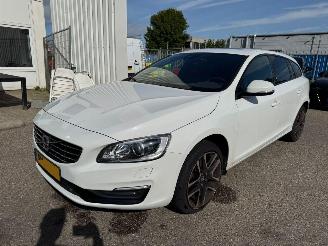 skadebil auto Volvo V-60 2.0 D4 Polar+ Dynamic 2017/9