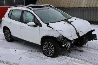 Coche siniestrado Peugeot 2008 2008 (CU), MPV, 2013 / 2019 1.2 Vti 12V PureTech 82 2014/6