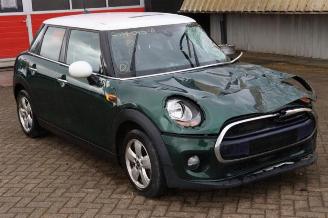 Coche siniestrado Mini Cooper Mini (F55), Hatchback 5-drs, 2014 1.5 12V Cooper 2016