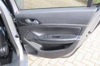 Peugeot 308 308 (L3/L8/LB/LH/LP), Hatchback 5-drs, 2013 / 2021 1.6 BlueHDi 120 picture 30