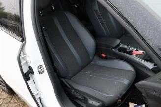 Peugeot 2008 2008 (UD/UK/UR/US/UX), MPV, 2019 1.2 VTi 12V PureTech 100 picture 17