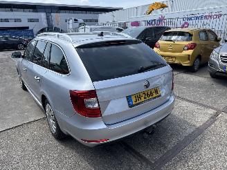 Damaged car Skoda Superb 1.6 TDI  Ambition 2014/7