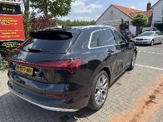 Damaged car Audi E-tron 50 quattro Launch edition plus  71 kWh 2020/4
