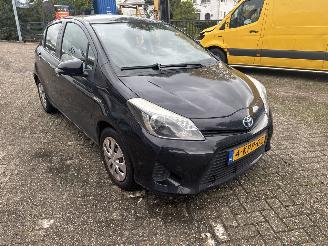krockskadad bil auto Toyota Yaris 1.5 Full Hybrid Aspiration 2013/6