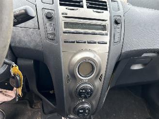 Toyota Yaris 1.3 VVTI ASPIRATION  AUTOMAAT picture 9