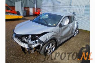Salvage car Toyota C-HR C-HR (X1,X5), SUV, 2016 1.8 16V Hybrid 2017/7