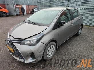 Coche siniestrado Toyota Yaris Yaris III (P13), Hatchback, 2010 / 2020 1.0 12V VVT-i 2015/3