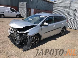 Salvage car Toyota Auris Auris Touring Sports (E18), Combi, 2013 / 2018 1.2 T 16V 2015/11