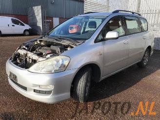 Salvage car Toyota Avensis-verso Avensis Verso (M20), MPV, 2001 / 2005 2.0 16V VVT-i D-4 2005/11