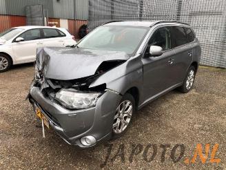 Salvage car Mitsubishi Outlander Outlander (GF/GG), SUV, 2012 / 2022 2.0 16V PHEV 4x4 2014/4