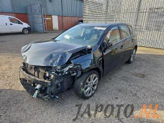 Vrakbiler auto Toyota Auris Auris (E18), Hatchback 5-drs, 2012 / 2019 1.8 16V Hybrid 2013/10