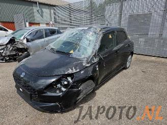 Auto da rottamare Suzuki Swift Swift (ZCE/ZDE), Hatchback 5-drs, 2023 1.2 VVT 12V Hybrid 2024/11