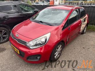 Coche siniestrado Kia Rio Rio III (UB), Hatchback, 2011 / 2017 1.2 CVVT 16V 2013/11