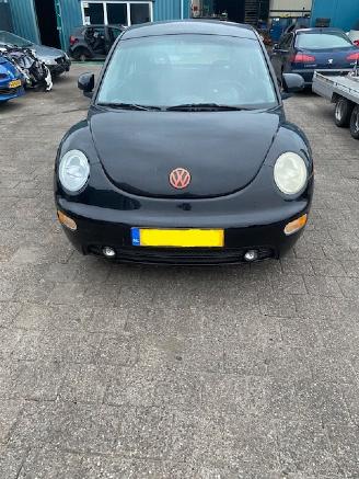 Vrakbiler auto Volkswagen New-beetle (9C1/9G1) Hatchback 3-drs 2.0 (AEG) [85kW] 1999/1