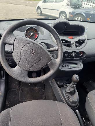 Renault Twingo II (CN) Hatchback 3-drs 1.2 16V (D4F-772(D4F-J7)) [56kW] 5-BAK picture 7
