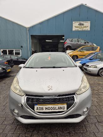 Auto da rottamare Peugeot 208 I (CA/CC/CK/CL) Hatchback 1.2 Vti 12V PureTech 82 (EB2F(HMZ)) [60kW][82PK] 2012/1