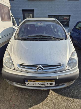 Vrakbiler auto Citroën Xsara-picasso (CH) MPV 2.0 16V (EW10J4(RFN)) [100kW] 2003/1
