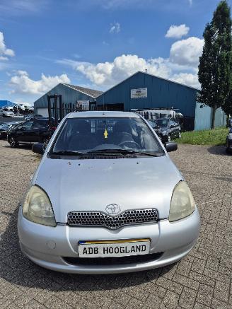 Salvage car Toyota Yaris (P1) Hatchback 1.3 16V VVT-i (2NZFE) [63kW] 5-BAK 2001/1