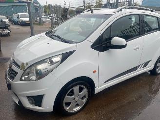 Voiture accidenté Chevrolet Spark Spark (M300) Hatchback 1.2 16V (B12D1(Euro 5)) 2010/9