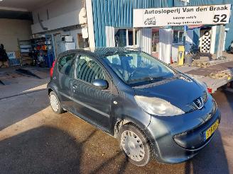 Peugeot 107 1.0 12V picture 3