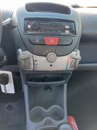 Peugeot 107 1.0 12V picture 7