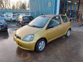 krockskadad bil auto Toyota Yaris Yaris (P1) Hatchback 1.0 16V VVT-i (1SZFE) [50kW] 2000/9