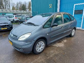 Voiture accidenté Citroën Xsara Xsara Picasso (CH) MPV 2.0 16V (EW10J4(RFN)) [100kW] 2004/2