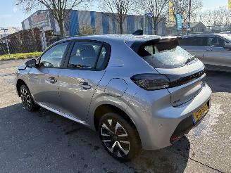 damaged passenger cars Peugeot 208 1.2 Hybrid 74KW Autom. E-DCS6 Active Clima Navi Led NAP 2024/11