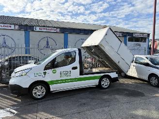 Schade bestelwagen Nissan E-NV200 40 kWh 80KW Kieper Autom. Clima Navi Business Zwaailicht NAP 2020/2