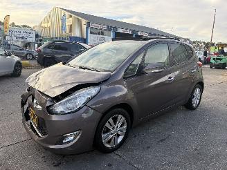 Schadeauto Hyundai Ix20 1.6i 92KW Autom. Clima Navi Pano I-Catcher 2012/6