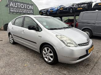 Unfallwagen Toyota Prius 1.5 VVT-I Hybrid 57KW Autom. Clima Navi Business Edition NAP 2007/4