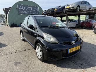 damaged passenger cars Toyota Aygo 1.0-12V Access 50kW NAP AC 2010/6