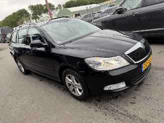 skadebil auto Skoda Octavia 1.2 TSI 77KW DSG Navi Clima Business Line NAP 2011/6