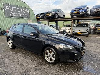 krockskadad bil auto Volvo V-40 2.0 D3 110KW Clima Navi 5-Deurs 2012/10