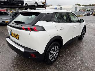 Vaurioauto  passenger cars Peugeot 2008 1.2 75KW Clima Navi Led 360 view Active NAP 2021/2