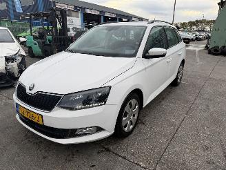 krockskadad bil auto Skoda Fabia 1.2 TSI 66KW Clima Led First Edition Ambition NAP 2015/6