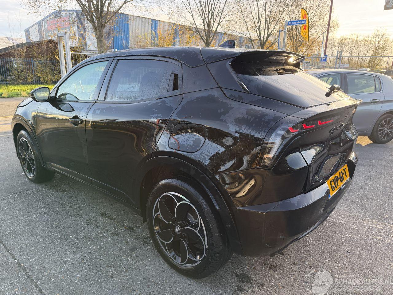 Alfa Romeo Junior Elettrica 54 kWh 115KW Clima Navi Camera DNA NAP