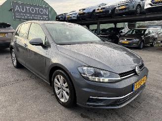 damaged passenger cars Volkswagen Golf 1.6 TDI 85KW Clima Navi Camera Led Comfortline 2019/8
