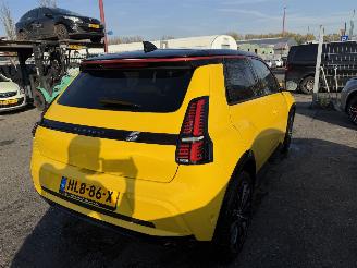 Coche accidentado Renault 5 52 kWh 110KW Comfort Range Iconic Cing Clima Navi 2025/4