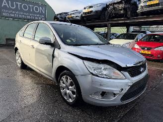 damaged passenger cars Ford Focus 1.6 74KW Airco Trend 5-Drs NAP 2008/4