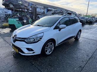 Vaurioauto  passenger cars Renault Clio 0.9 TCE 66KW Airco Navi Led Limited 2019/2