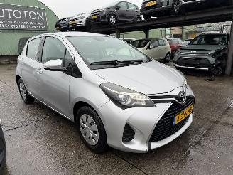 Auto incidentate Toyota Yaris 1.0 VVT-I 51KW Clima Navi Camera Led Aspiration 5-Drs NAP 2015/2
