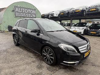krockskadad bil auto Mercedes B-klasse 200 CDI 100KW Autom. Navi Clima Leer Led Ambition 2013/2