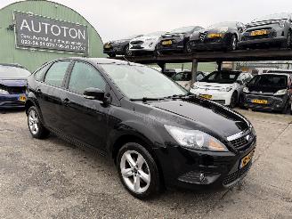 skadebil auto Ford Focus 1.6 74KW Airco 5-Drs Titanium 2010/10