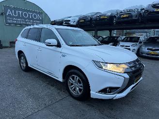 Coche accidentado Mitsubishi Outlander 2.0 PHEV 89KW Autom. Clima Navi Led Business Edition NAP 2015/12