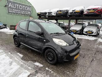 Unfallwagen Peugeot 107 1.0-12V XR 50KW Airco Navi 5-Drs NAP 2011/9