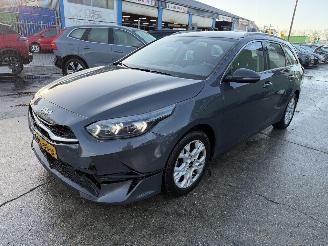 krockskadad bil auto Kia Ceed 1.0 T-GDI 74KW Clima Navi Led Camera DynamicLine NAP 2024/10
